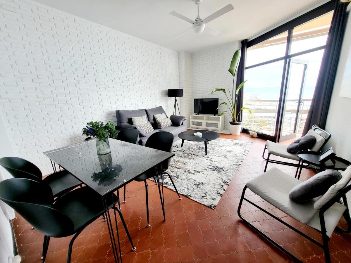 Apartamento Torre De La Roca Actual ตอร์เรโมลิโนส ภายนอก รูปภาพ