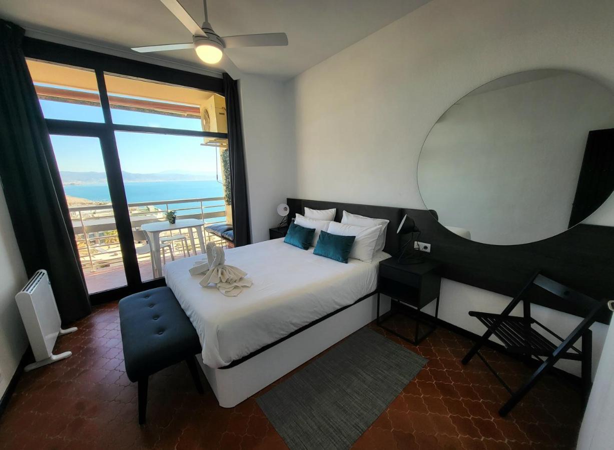 Apartamento Torre De La Roca Actual ตอร์เรโมลิโนส ภายนอก รูปภาพ