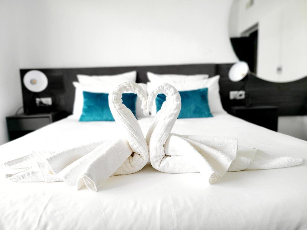 Apartamento Torre De La Roca Actual ตอร์เรโมลิโนส ภายนอก รูปภาพ