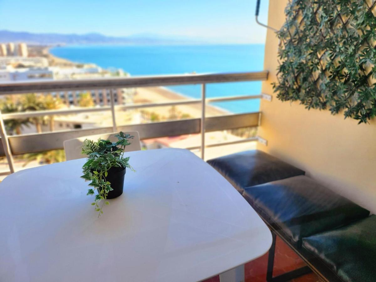 Apartamento Torre De La Roca Actual ตอร์เรโมลิโนส ภายนอก รูปภาพ